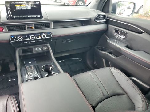 Used 2025 Honda Pilot Black Edition image 15