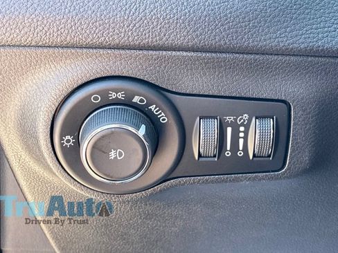Used 2018 Jeep Compass Trailhawk AWD/4WD image 35
