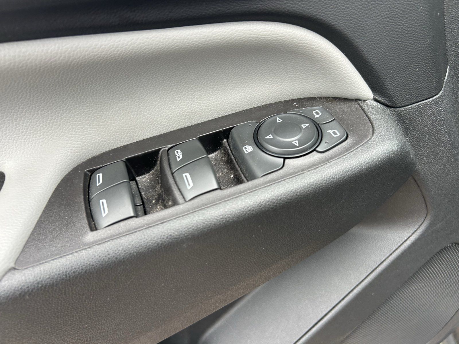 Used 2022 Chevrolet Equinox LS FWD image 30
