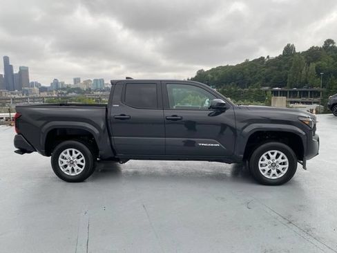 Certified 2025 Toyota Tacoma SR5 AWD/4WD image 3