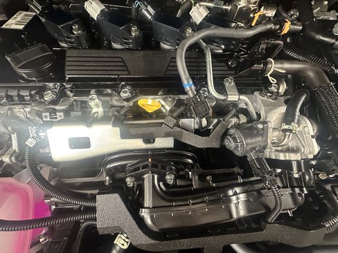 Used 2025 Toyota Prius Plug-In Hybrid image 3