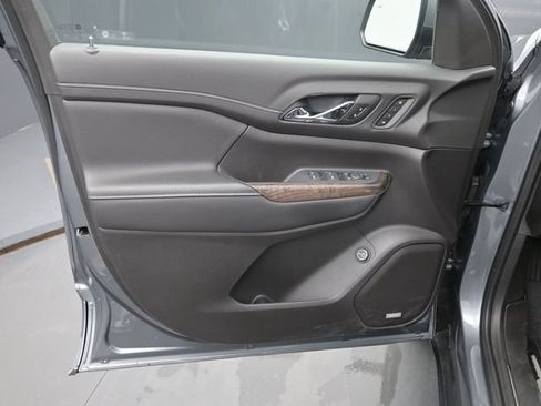 Used 2022 GMC Acadia Denali w/ Denali Ultimate Package AWD/4WD image 12