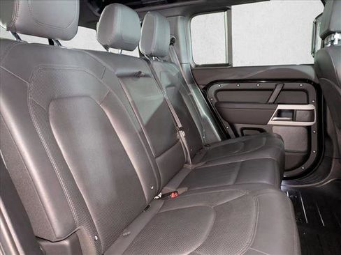 Used 2024 Land Rover Defender 110 S image 21