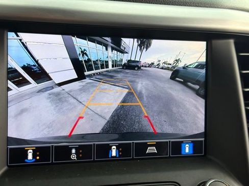 Used 2021 GMC Acadia SLT w/ Technology Package FWD image 30