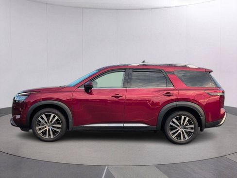 Used 2023 Nissan Pathfinder Platinum FWD image 2