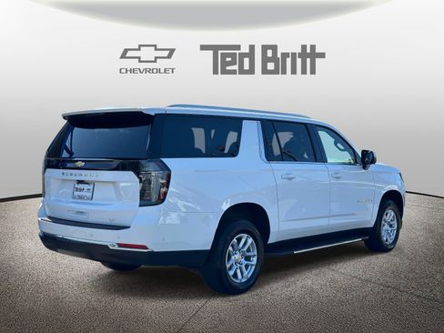Used 2026 Chevrolet Suburban LT w/ Comfort Package AWD/4WD image 4