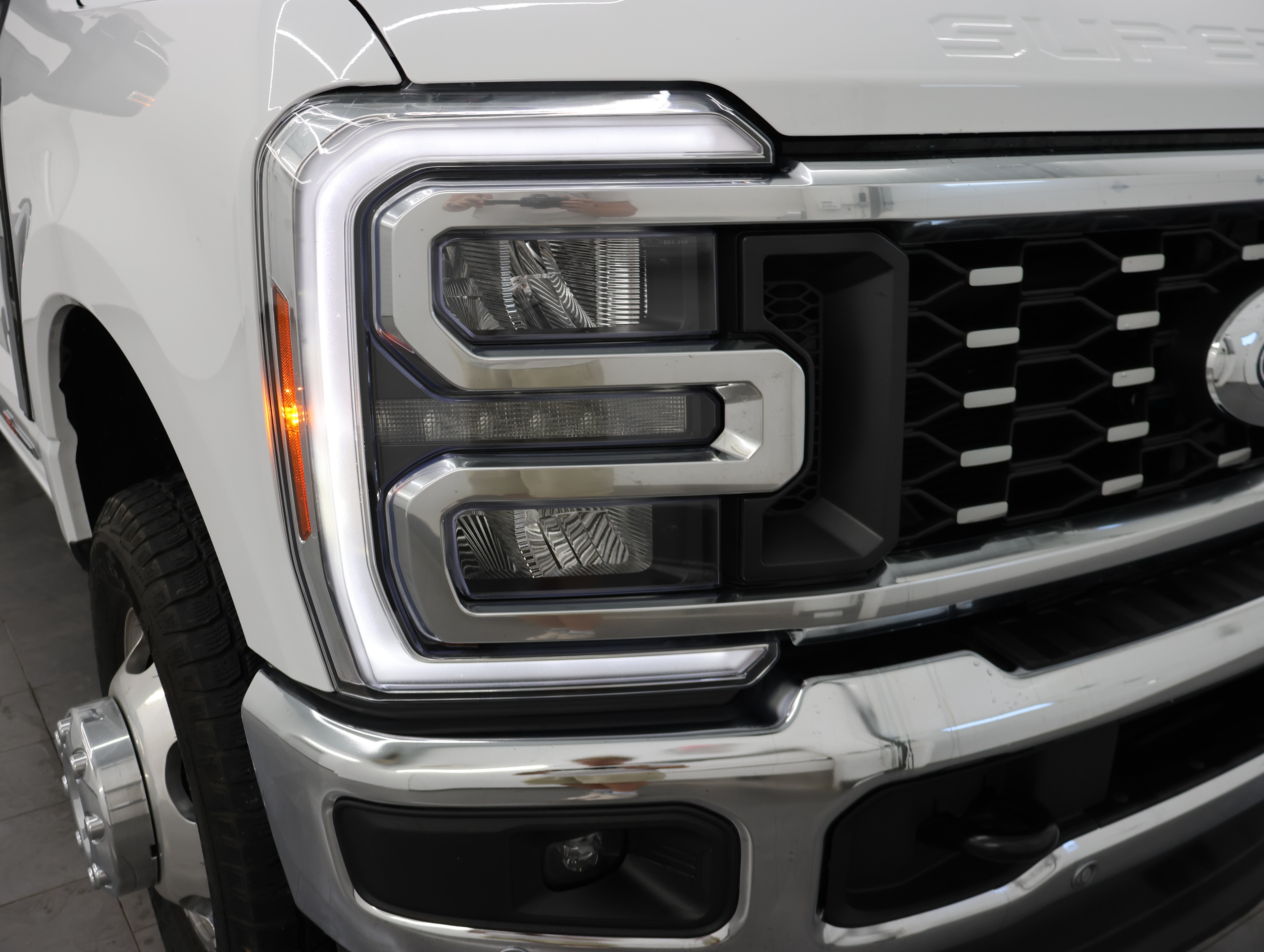 Used 2024 Ford F350 Lariat w/ Lariat Ultimate Package AWD/4WD image 26