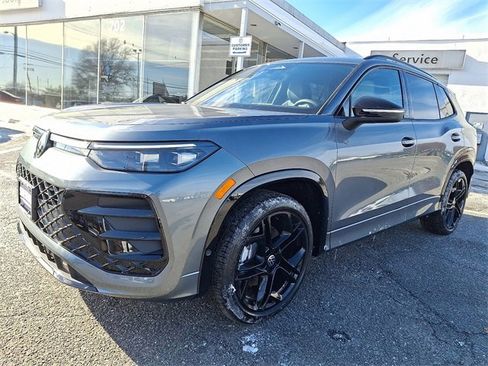 New 2026 Volkswagen Tiguan SE R-Line image 2