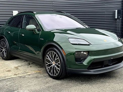 Used 2025 Porsche Macan Electric image 12