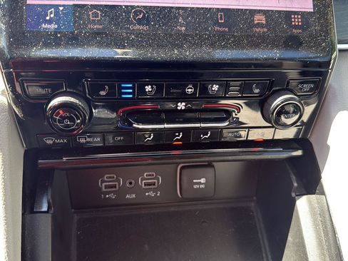 Used 2023 Jeep Grand Cherokee Overland w/ Luxury Tech Group IV AWD/4WD image 86