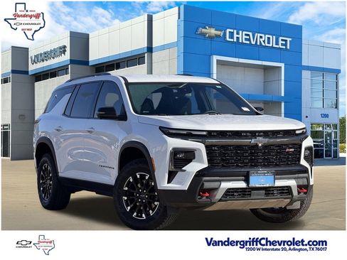 Used 2024 Chevrolet Traverse Z71 image 1