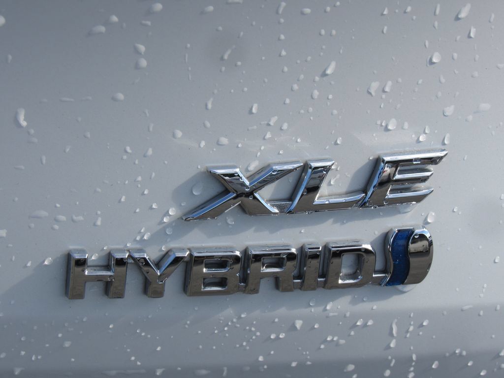 Certified 2024 Toyota Sienna XLE FWD image 8