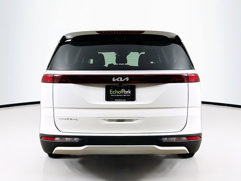 Used 2024 Kia Carnival LX image 7