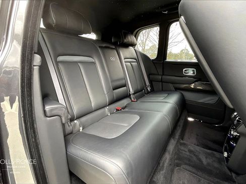Certified 2022 Rolls-Royce Cullinan Black Badge w/ Dark Exterior Package image 24