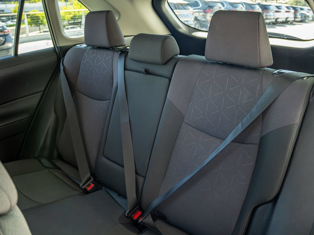 Used 2025 Toyota RAV4 XLE FWD image 12