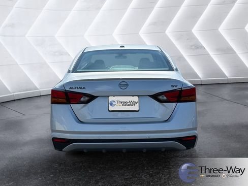 Used 2024 Nissan Altima 2.5 SV image 4