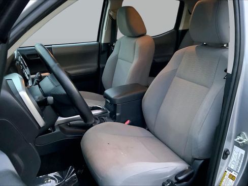 Used 2019 Toyota Tacoma SR5 RWD image 7