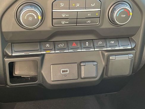 Used 2020 Chevrolet Silverado 1500 Custom w/ Custom Value Package image 21