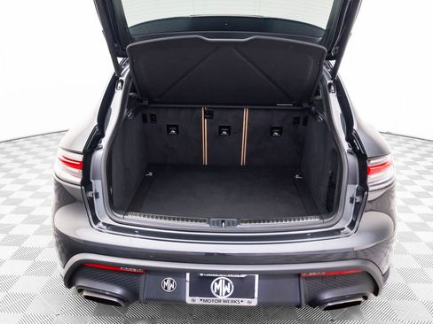 Certified 2023 Porsche Macan image 31