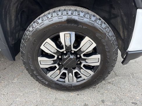 Used 2022 GMC Sierra 2500 Denali w/ Denali Ultimate Package image 9