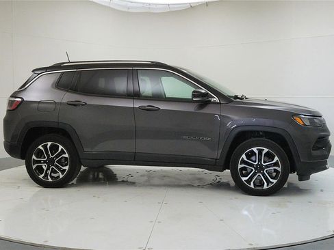 Used 2022 Jeep Compass Limited image 9