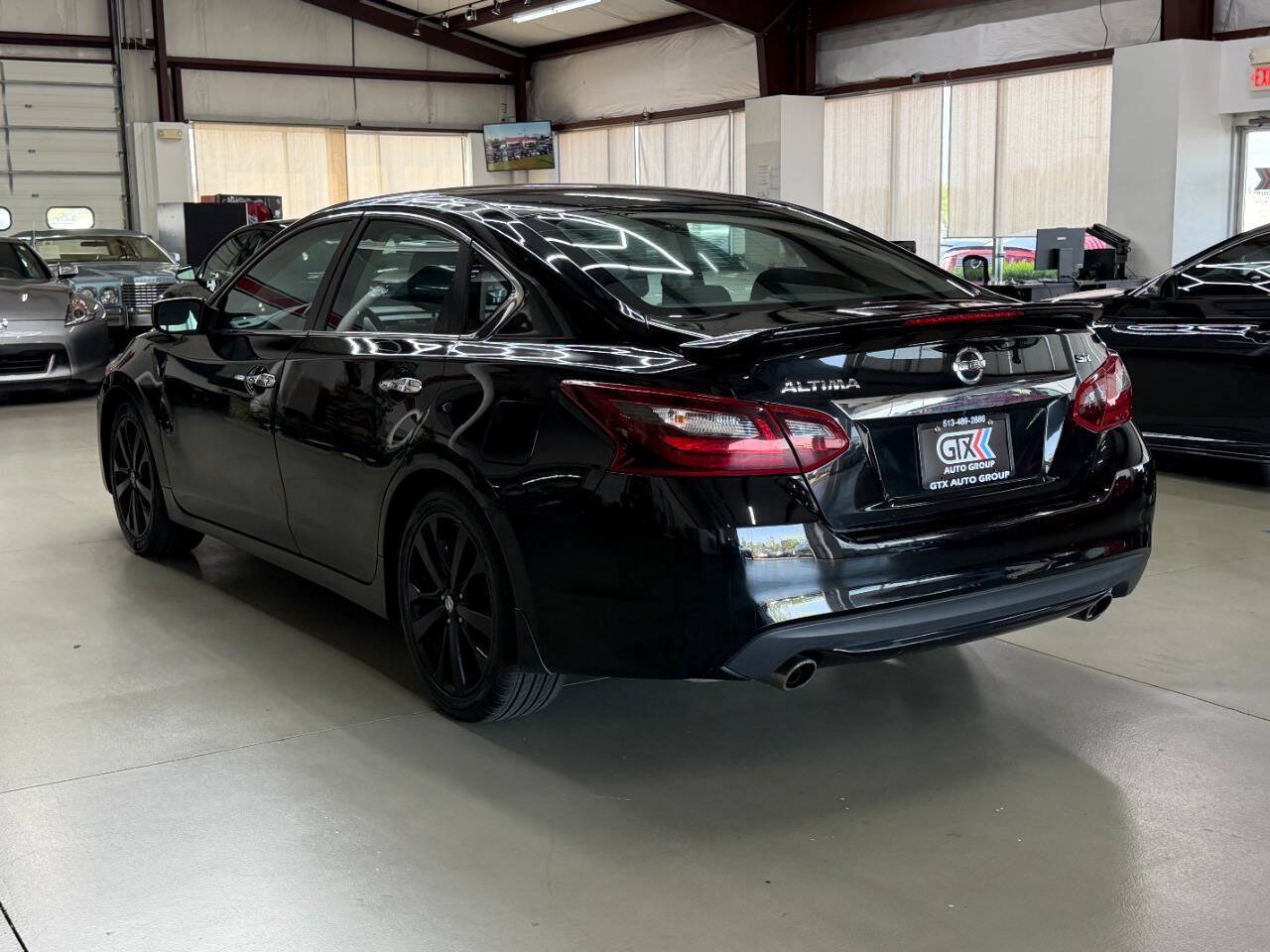Used 2017 Nissan Altima 2.5 SR w/ Midnight Edition Package FWD image 4