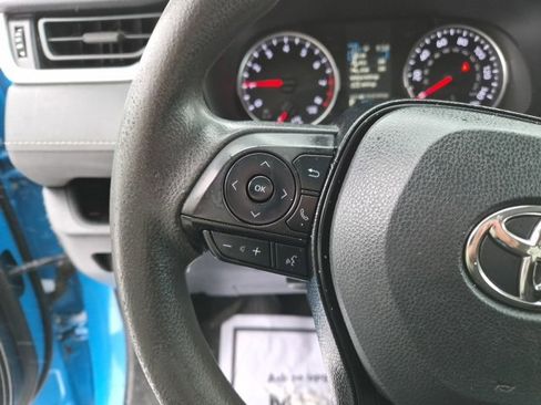 Used 2020 Toyota RAV4 LE image 18