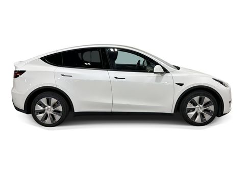 Certified 2023 Tesla Model Y Long Range AWD/4WD image 7