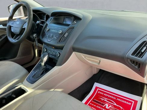 Used 2018 Ford Focus SE image 19