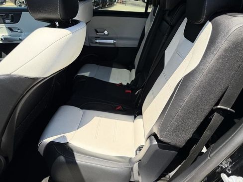 Used 2023 Mercedes-Benz GLB 250 image 31