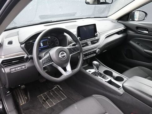 Used 2025 Nissan Altima 2.5 SV FWD image 18