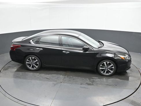 Used 2017 Nissan Altima 2.5 SR FWD image 11