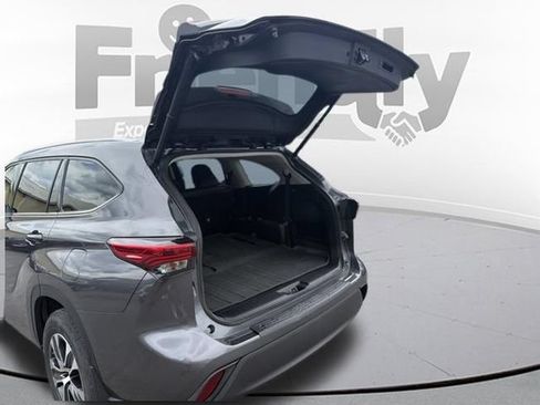 Used 2021 Toyota Highlander XLE AWD/4WD image 57