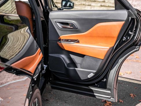 Certified 2025 Toyota Crown Signia image 16