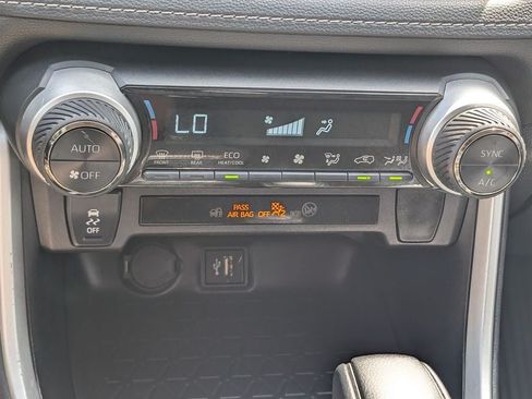Certified 2025 Toyota RAV4 XLE AWD/4WD image 21
