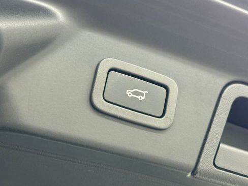 Used 2019 Land Rover Range Rover Velar R-Dynamic HSE image 46