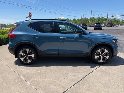 Certified 2023 Volvo XC40 B5 Plus w/ Protection Package Premier image 6