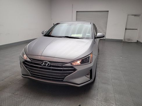 Used 2020 Hyundai Elantra SE FWD image 15