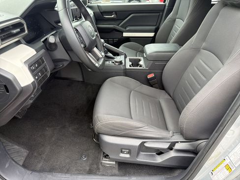 Certified 2024 Toyota Tacoma TRD Off-Road AWD/4WD image 19