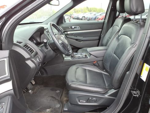 Used 2018 Ford Explorer XLT w/ Equipment Group 202A AWD/4WD image 13
