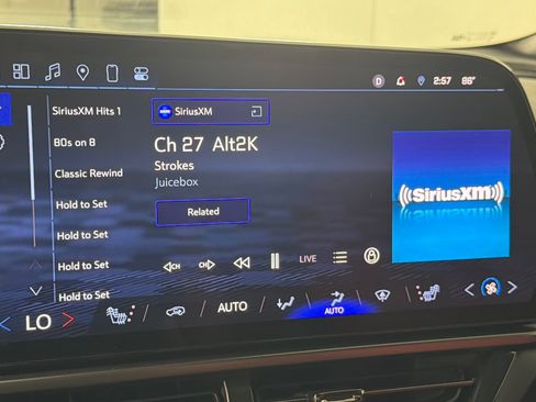 Used 2025 Chevrolet Equinox EV RS FWD image 17