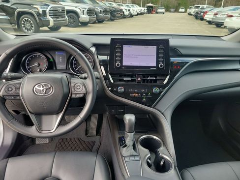Used 2024 Toyota Camry SE w/ Convenience Package image 17