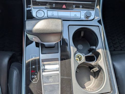 Used 2019 Audi Q8 Prestige AWD/4WD image 29