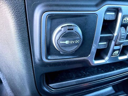 Used 2023 Jeep Gladiator Sport AWD/4WD image 32
