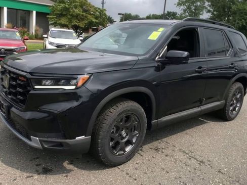 New 2025 Honda Pilot TrailSport image 4