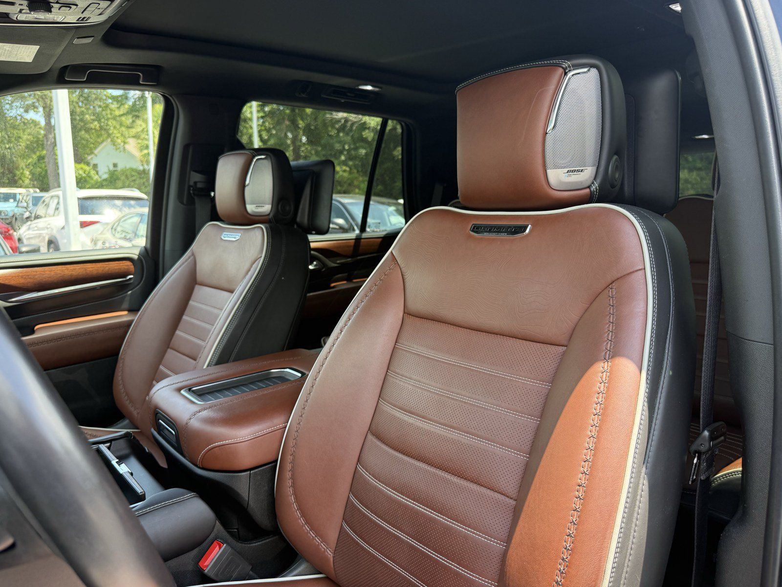 Used 2023 GMC Yukon Denali Ultimate AWD/4WD image 17