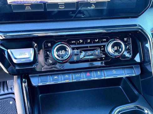 Certified 2022 GMC Sierra 1500 AT4 w/ AT4 Preferred Package image 33