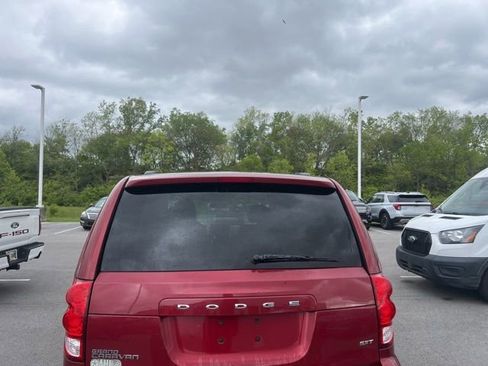 Used 2015 Dodge Grand Caravan SXT FWD image 13