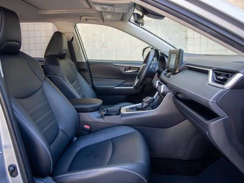 Used 2020 Toyota RAV4 XLE Premium FWD image 21