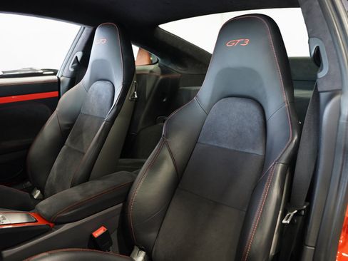Used 2018 Porsche 911 GT3 RWD image 39